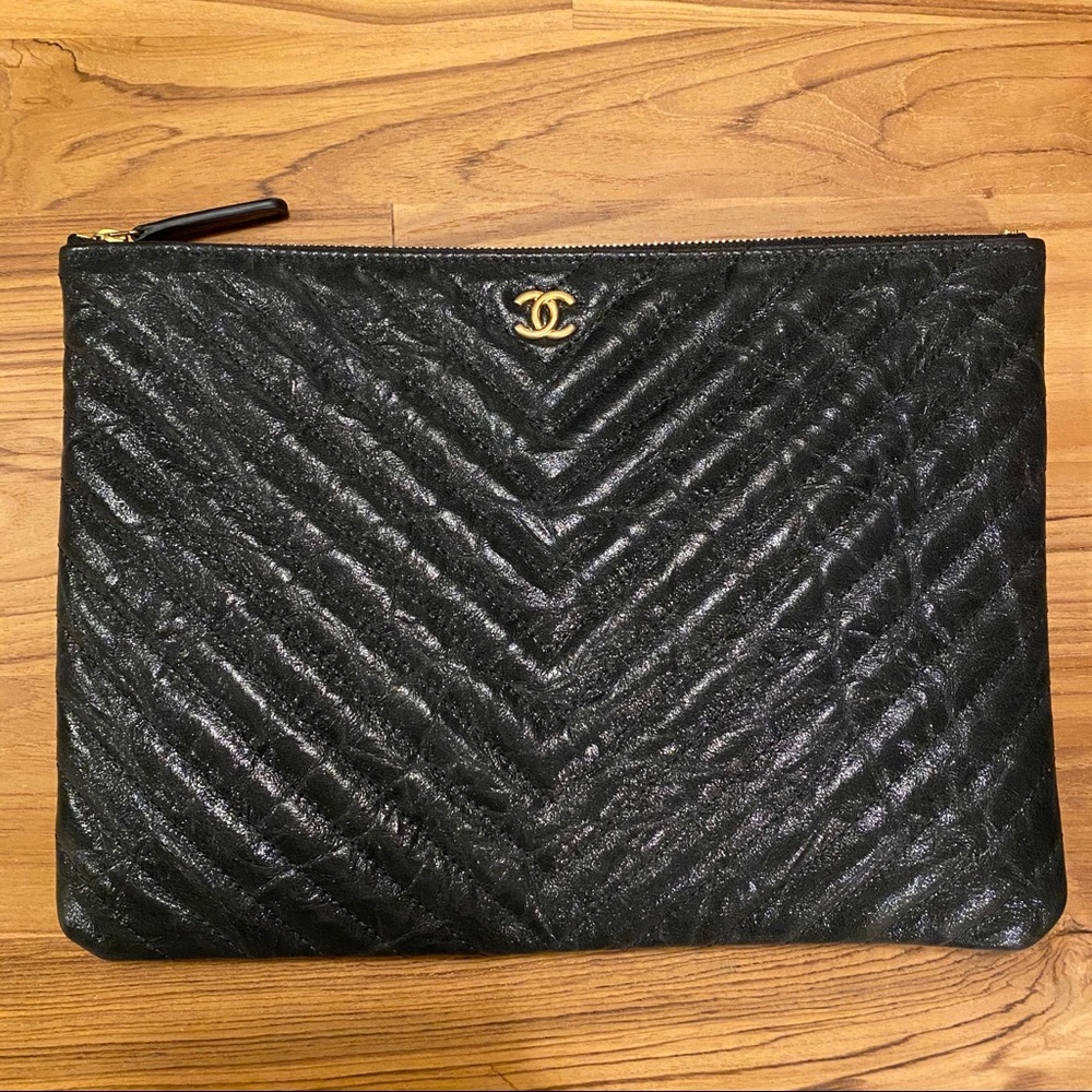 🚫SOLD🚫 New Chanel Clutch Chevron Iridescent - Picture 3 of 8